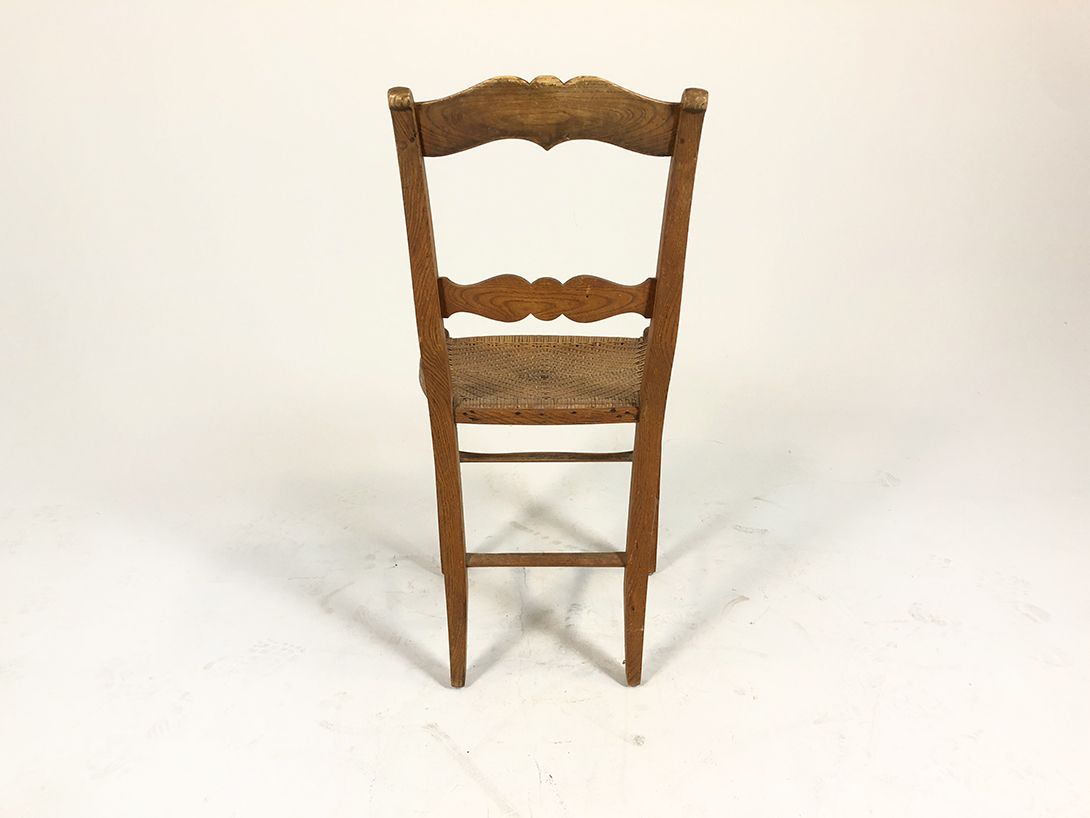 Foto Wooden Chair with Woven Seat