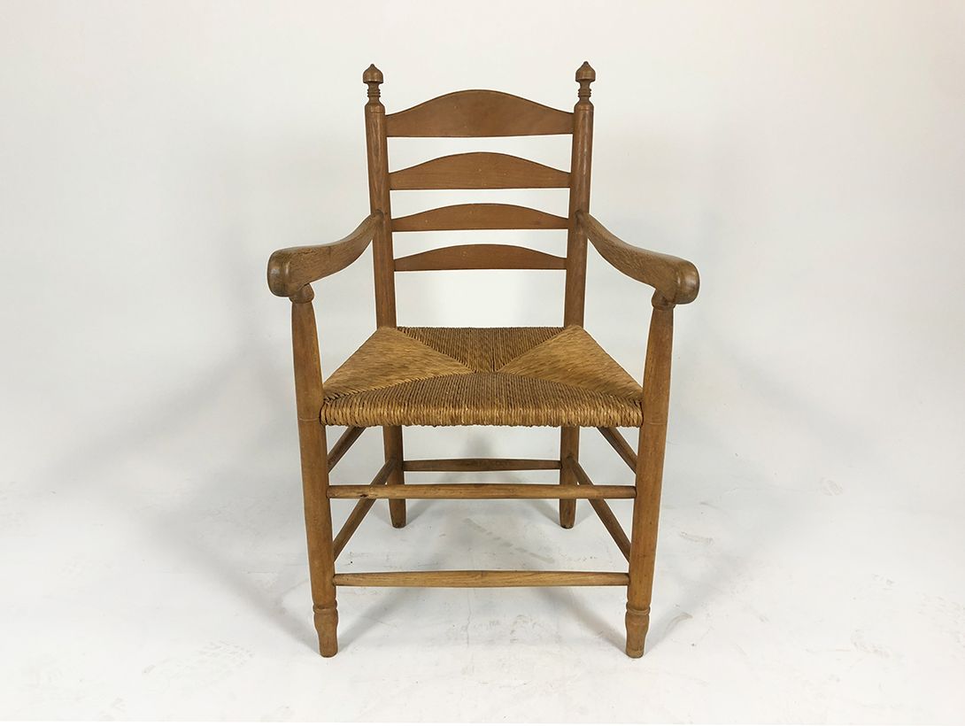 Foto Wooden Armchair with Woven Seat