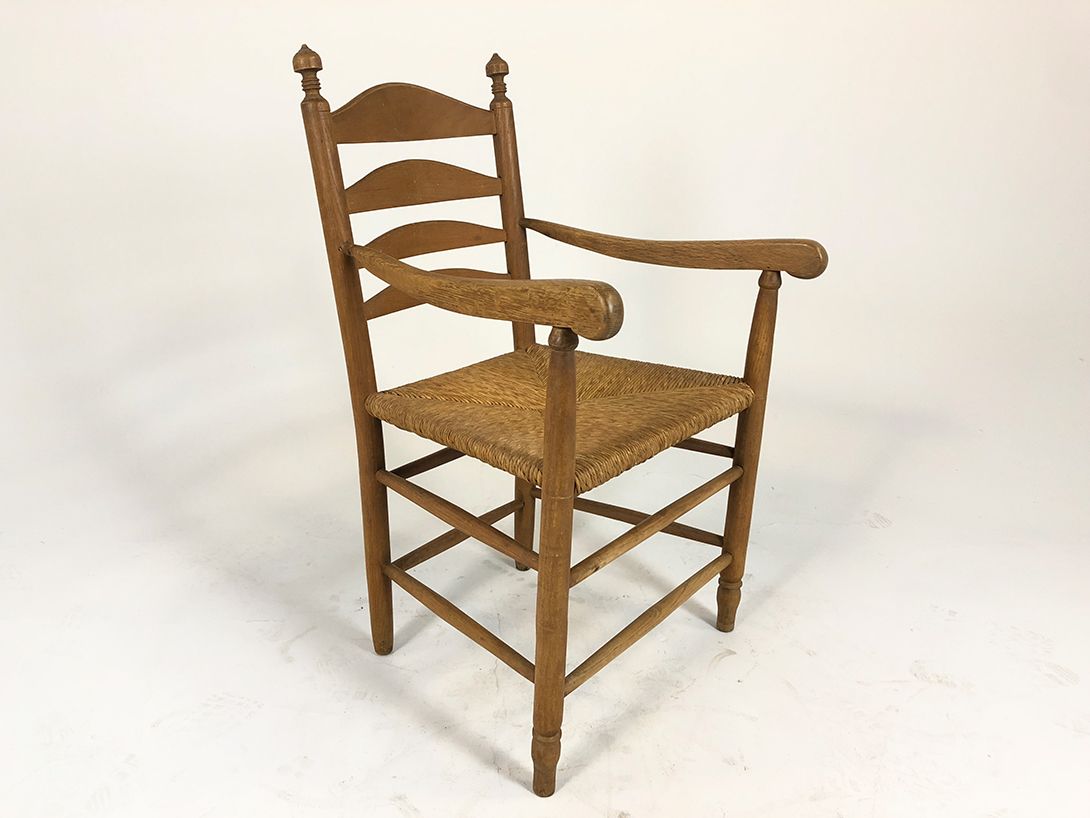 Foto Wooden Armchair with Woven Seat