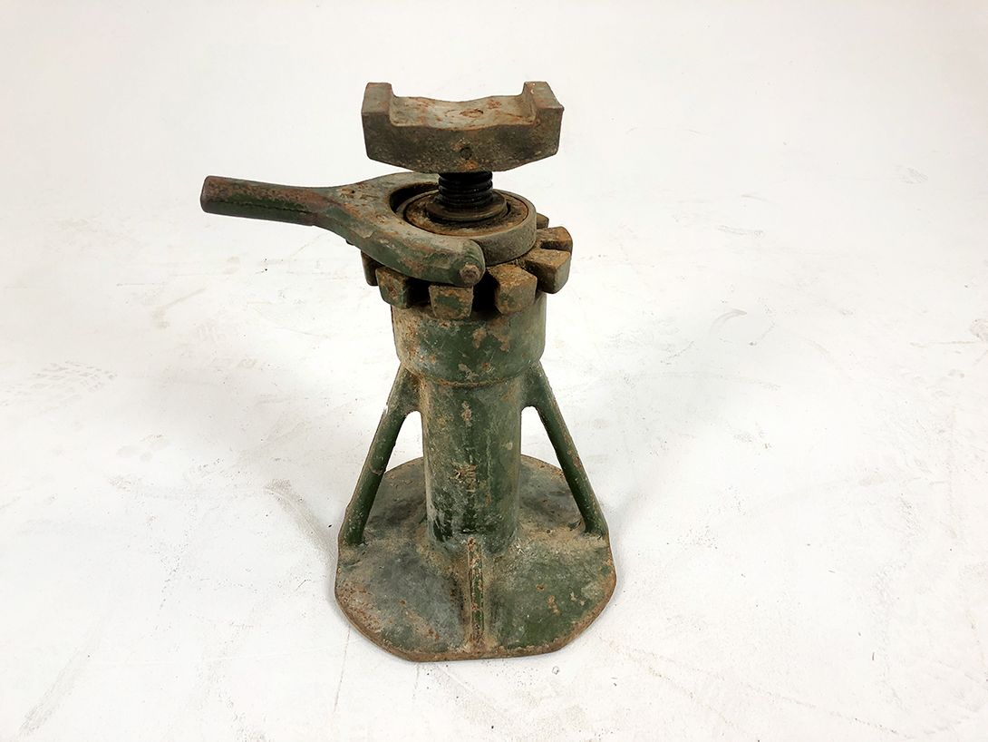 Foto Rusty Anvil-Like Tool