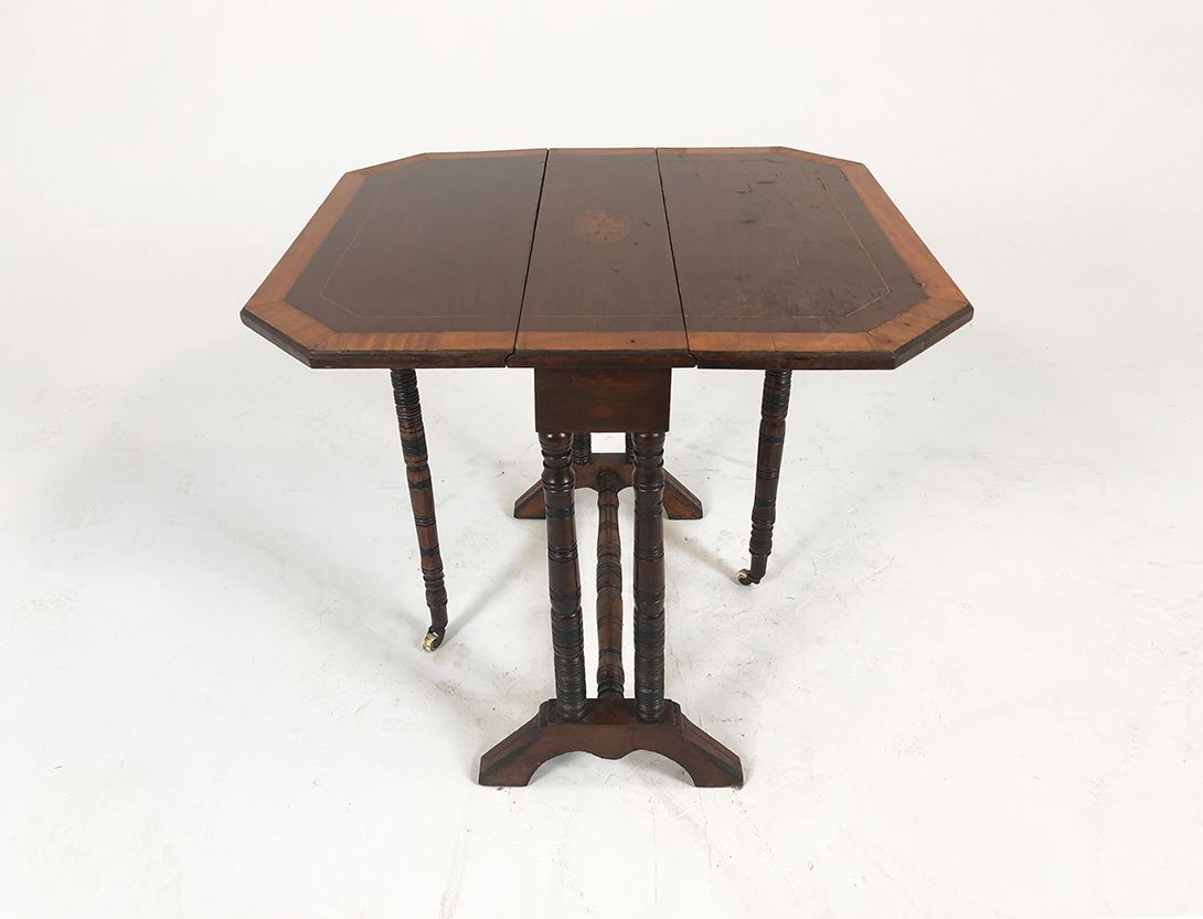 Foto Extendable Wooden Side Table h57x62x65