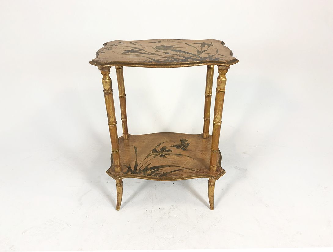 Foto Romantic Painted Side Table with Bamboo Details Japan h72x53x37