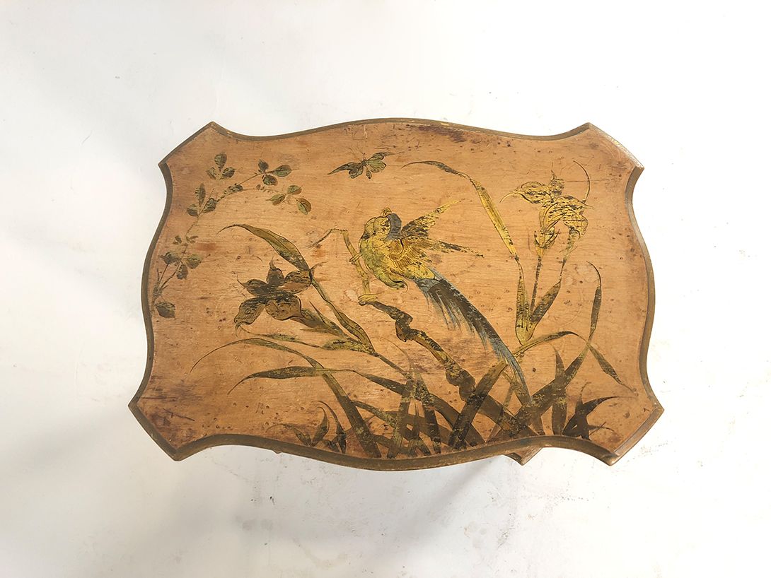 Foto Romantic Painted Side Table with Bamboo Details Japan h72x53x37