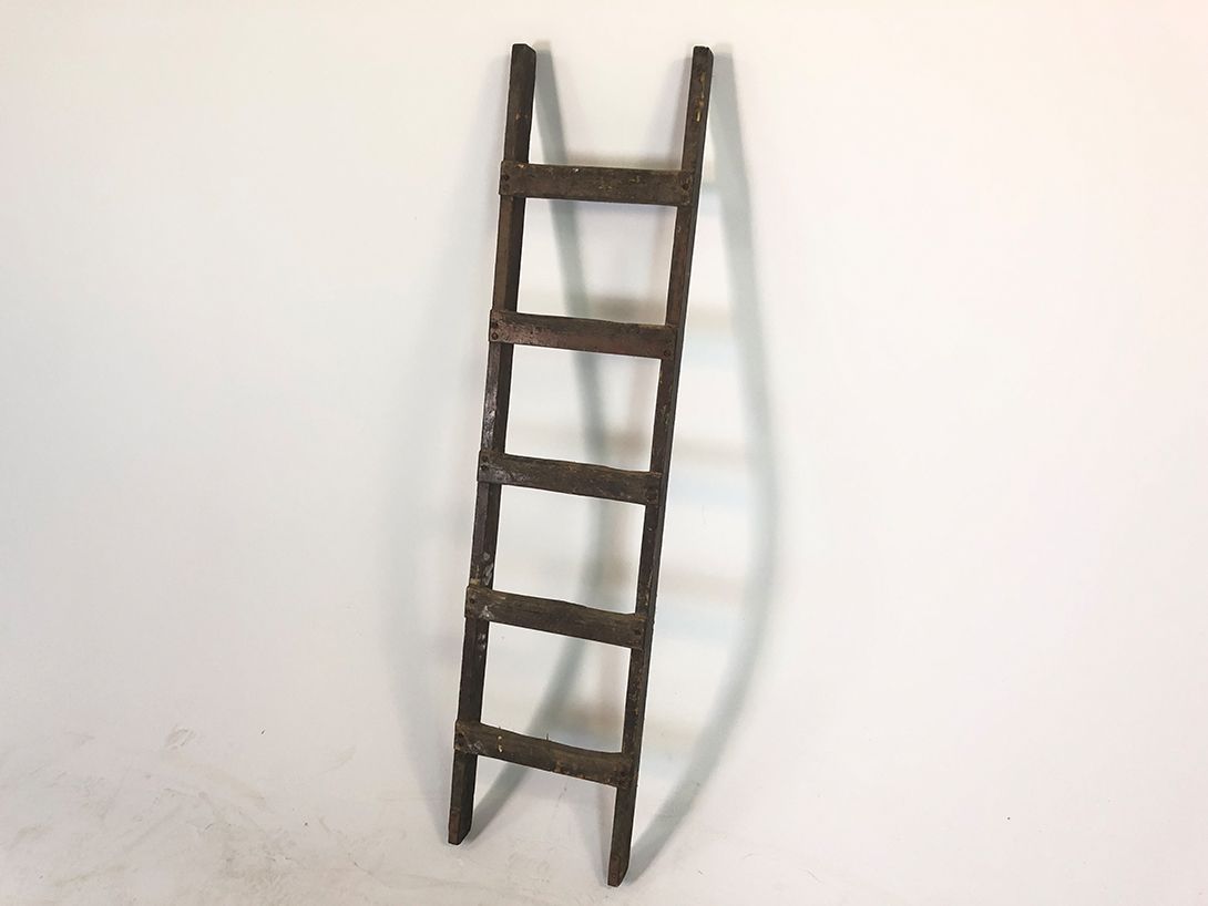 Foto Dark Wooden Ladder h155x37x7