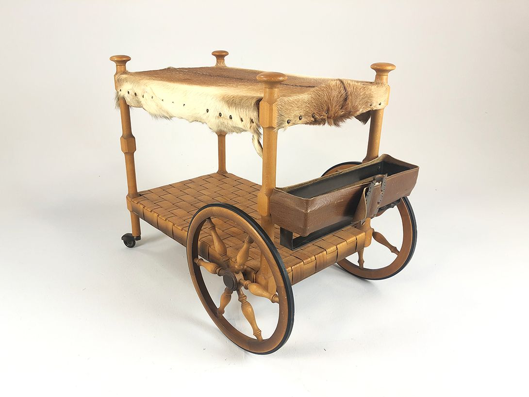 Foto Antique Wooden Serving Cart with Hide Top h66x52x80