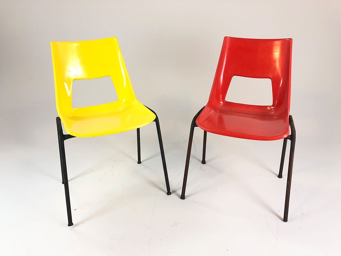 Foto Yellow Metal Chair