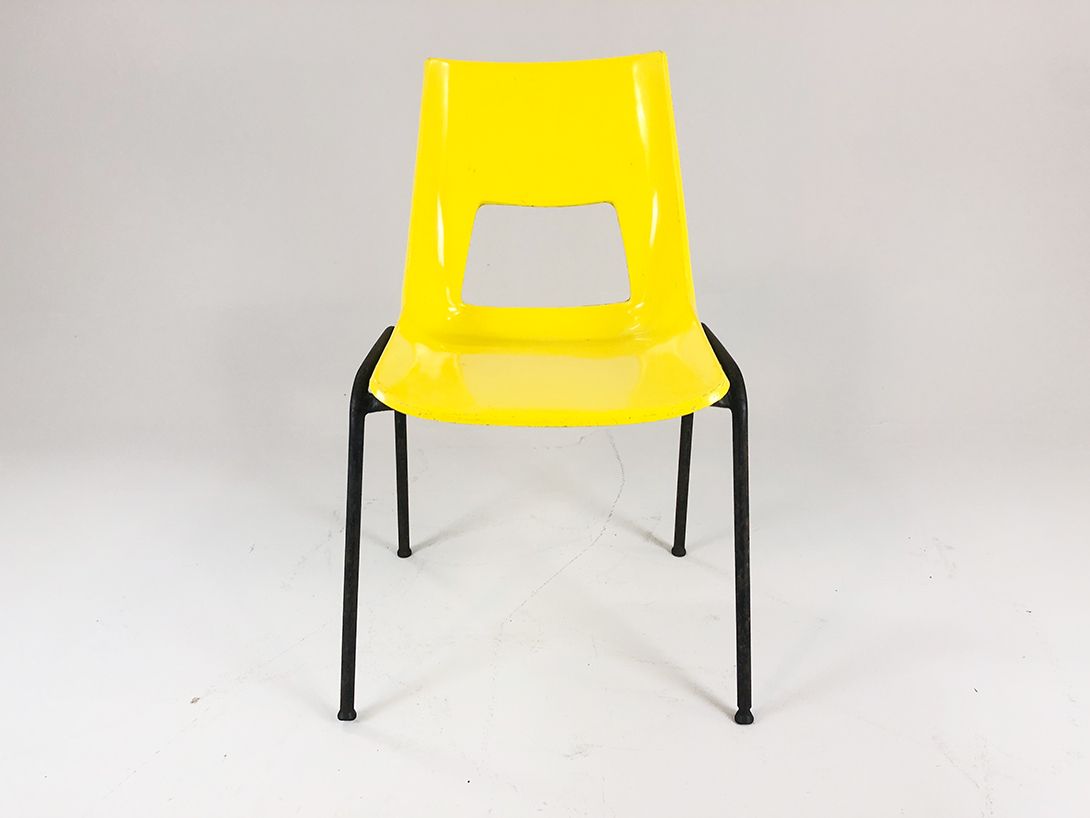 Foto Yellow Metal Chair
