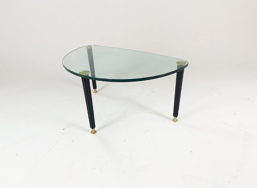 Foto Three Legged Table with Glass Top h41x50x81 //