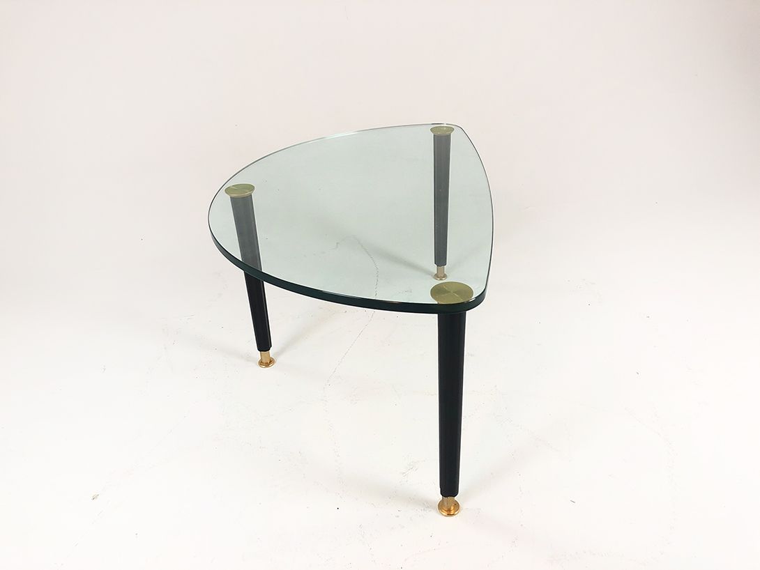 Foto Three Legged Table with Glass Top h41x50x81 //
