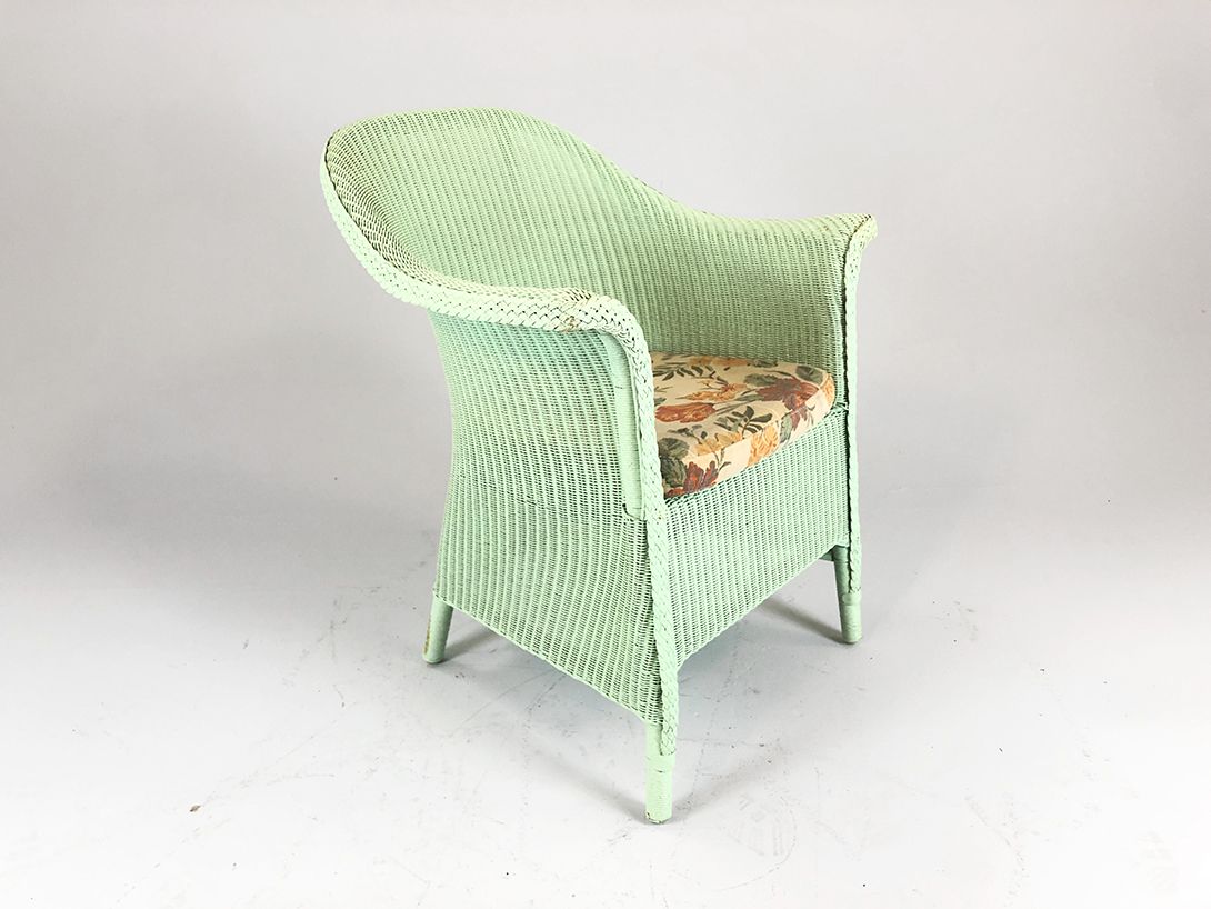 Foto Lloyd Loom Rattan Garden Armchair with Floral Cushion