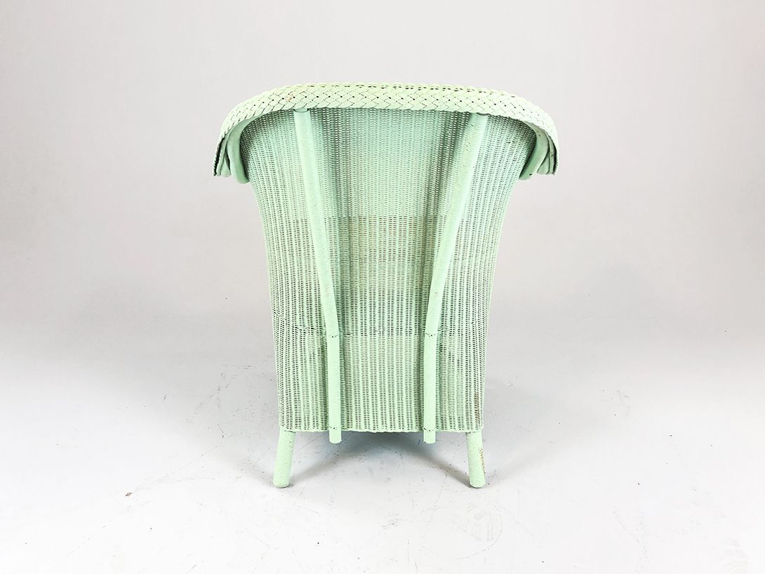 Foto Lloyd Loom Rattan Garden Armchair with Floral Cushion