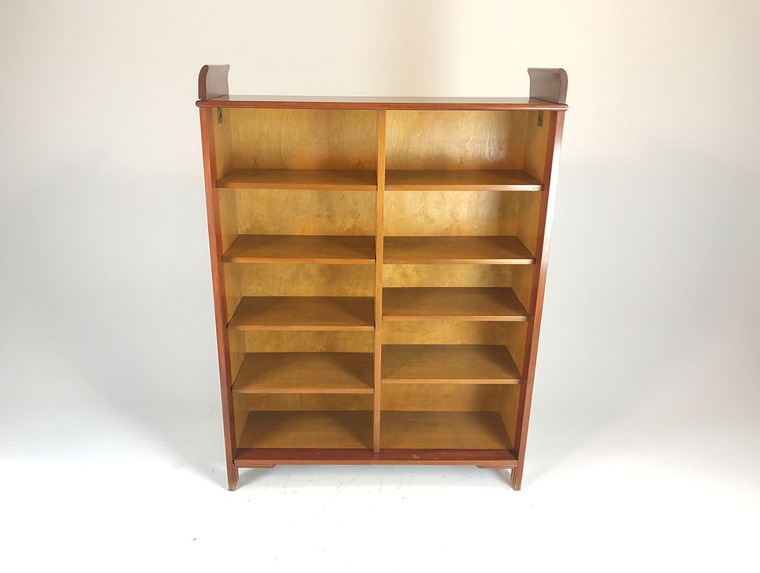 Foto Chestnut Wooden Shelf Cabinet