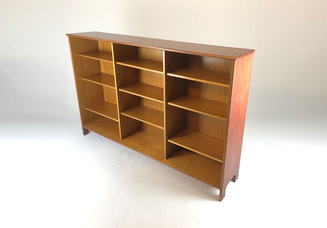 Foto Simple Wooden Shelf