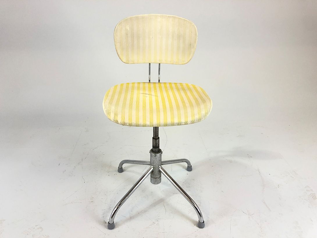 Foto Yellow Striped Swivel Chair