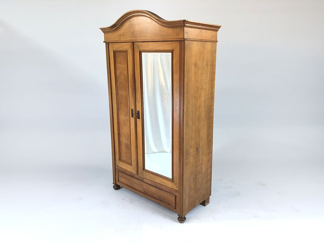 Foto Traditional Walnut Wooden Cabinet with Mirrored Door Dresden 1910