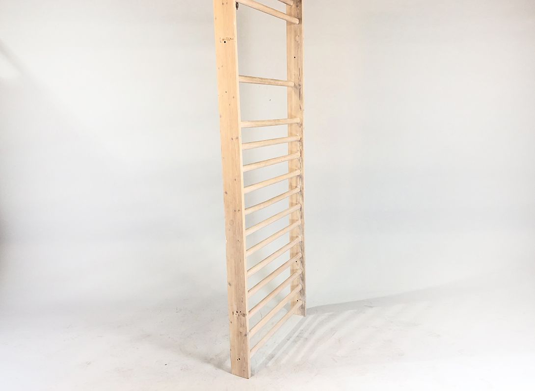 Foto Simple Modern Wall Bars *N