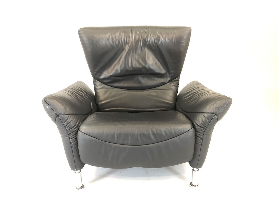 Foto Adjustable Black Leather Armchair