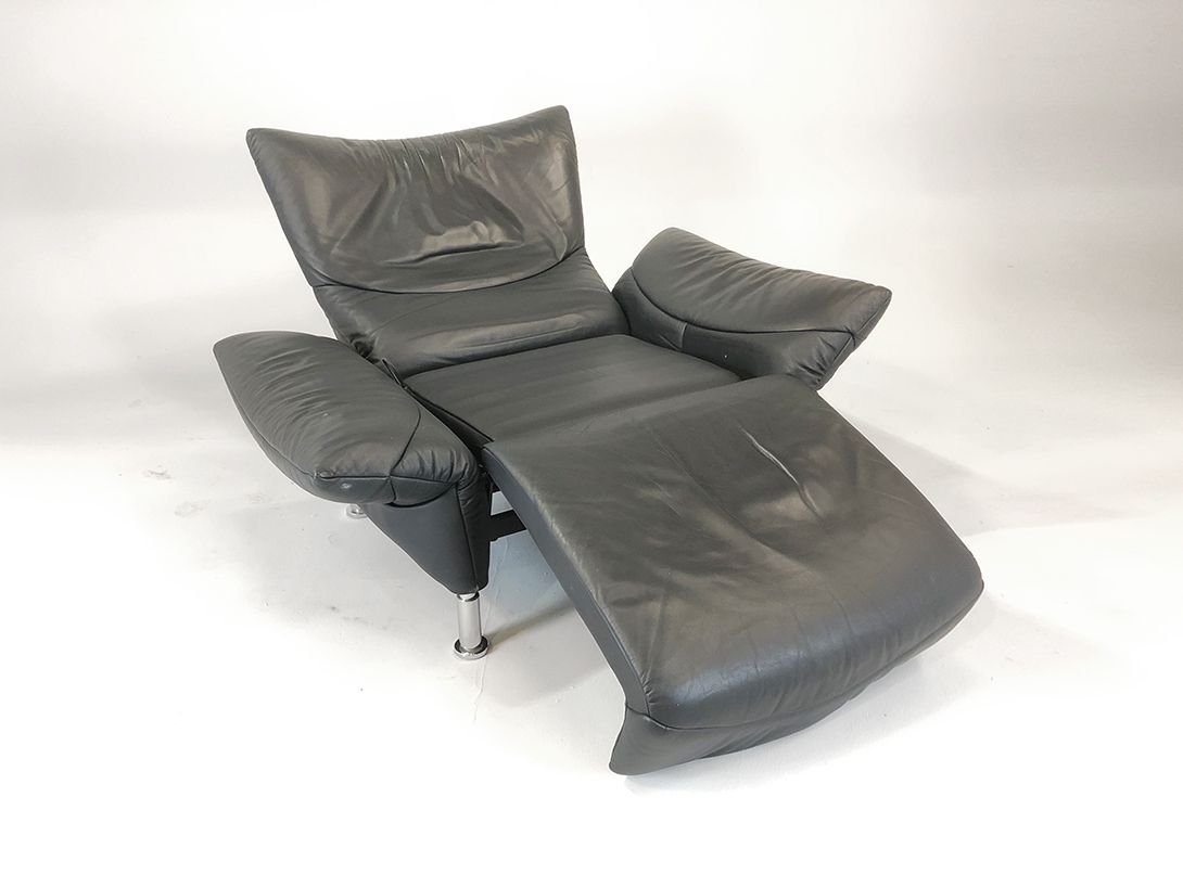 Foto Adjustable Black Leather Armchair