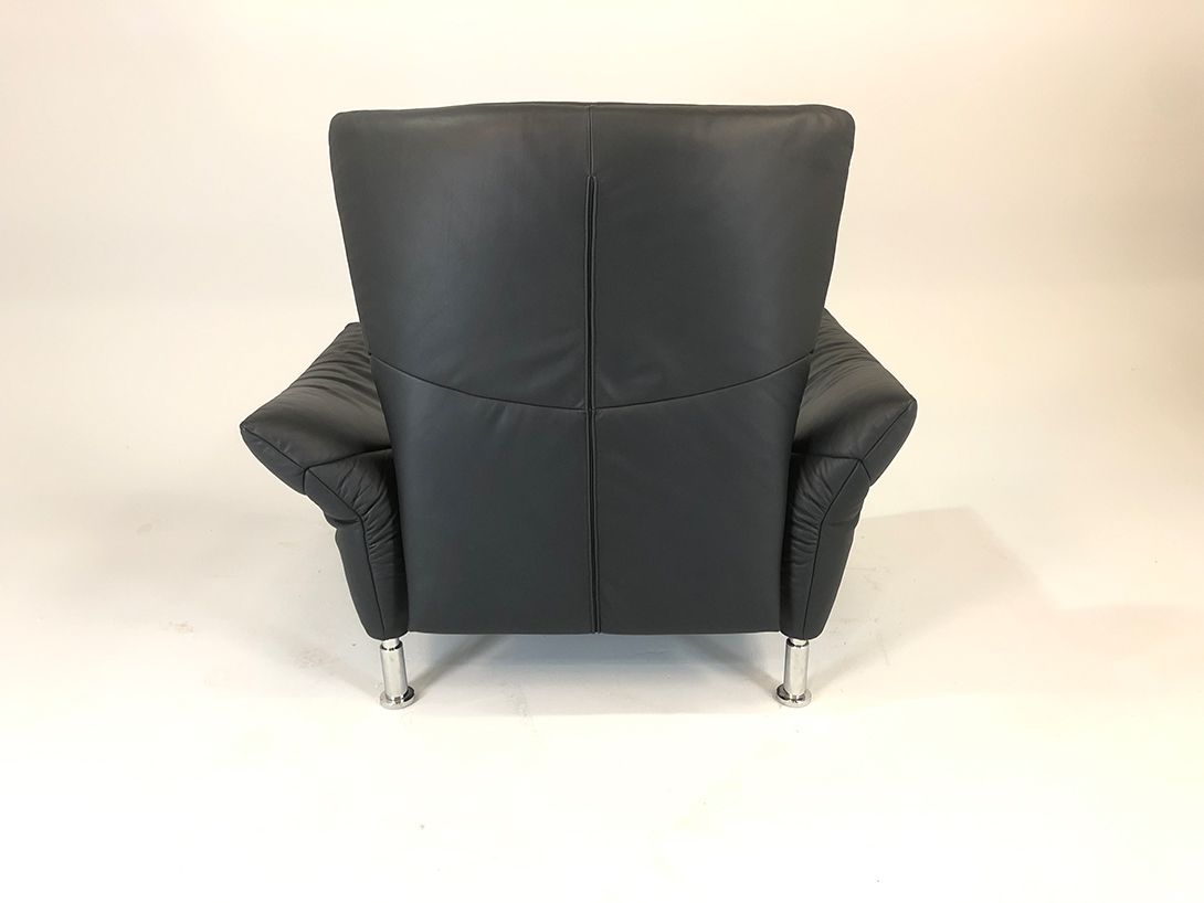 Foto Adjustable Black Leather Armchair