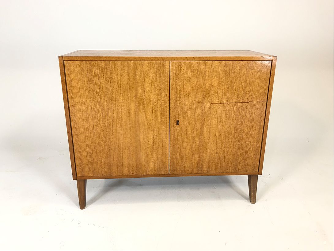 Foto Compact Wooden Sideboard with Doors w88