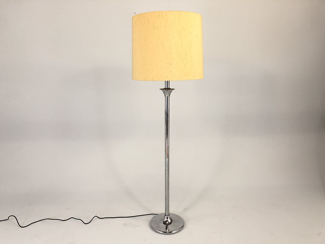 Foto Chrome Lamp with Yellow Shade h160 G1+