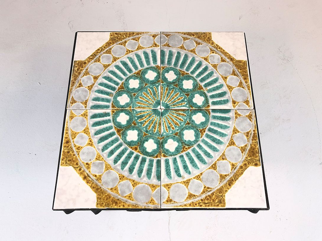 Foto Mosaic Plate Table on Curved Legs h32x41x41