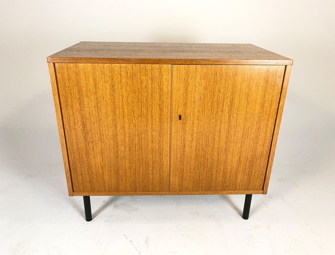 Foto Small Wooden Sideboard w89