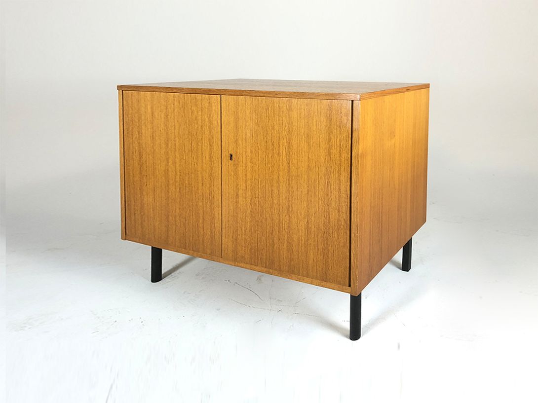 Foto Small Wooden Sideboard w89