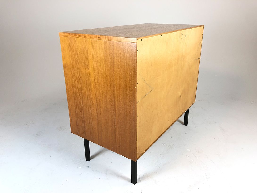 Foto Small Wooden Sideboard w89