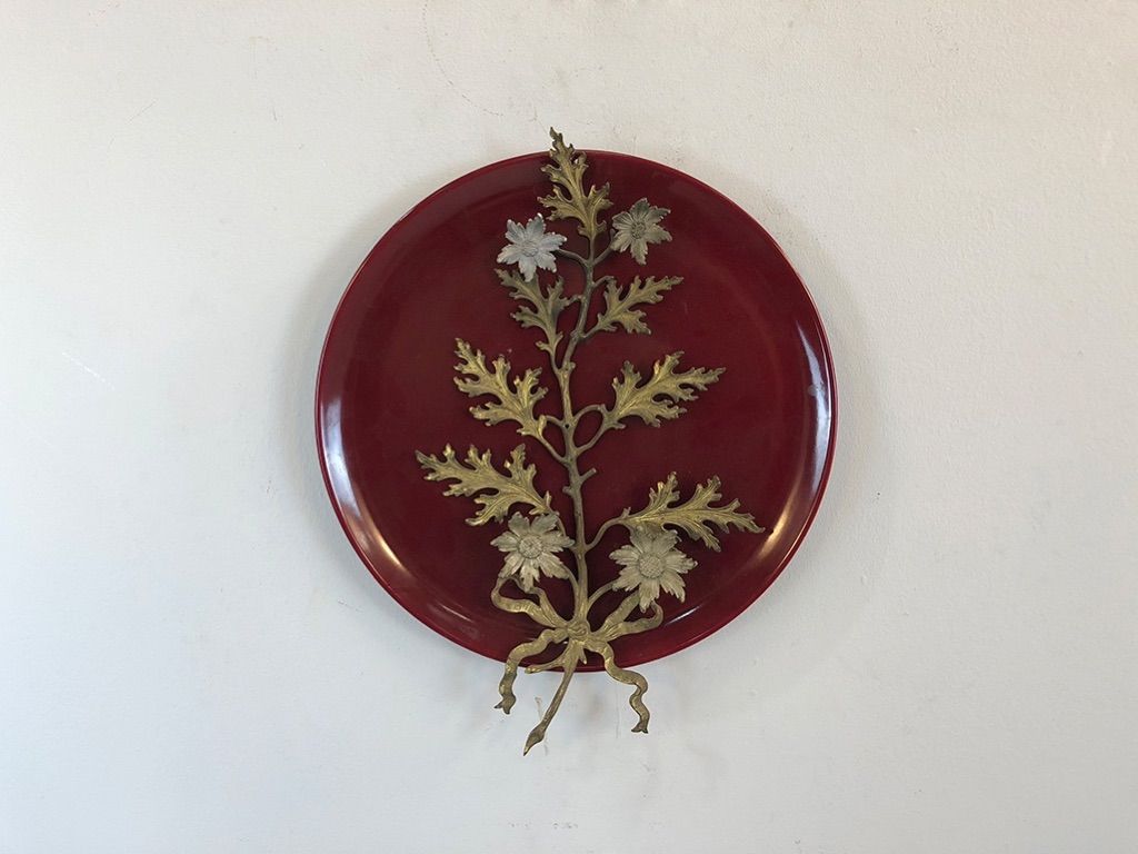 Foto Maroon Red Plate with Leaf Ornament Ø40 Germany 1930