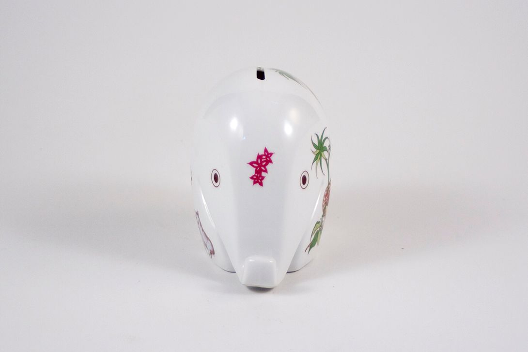 Foto Colani Porcelain Elephant Piggy Bank with Jungle Design