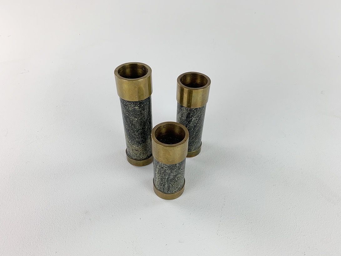 Foto Set of Three Marble and Brass Candle Sticks