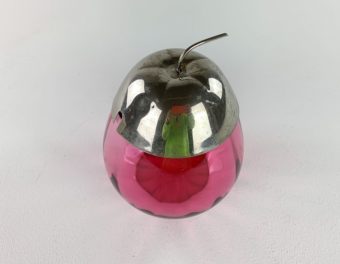 Foto Pink Glass Pear-Shaped Punch Bowl