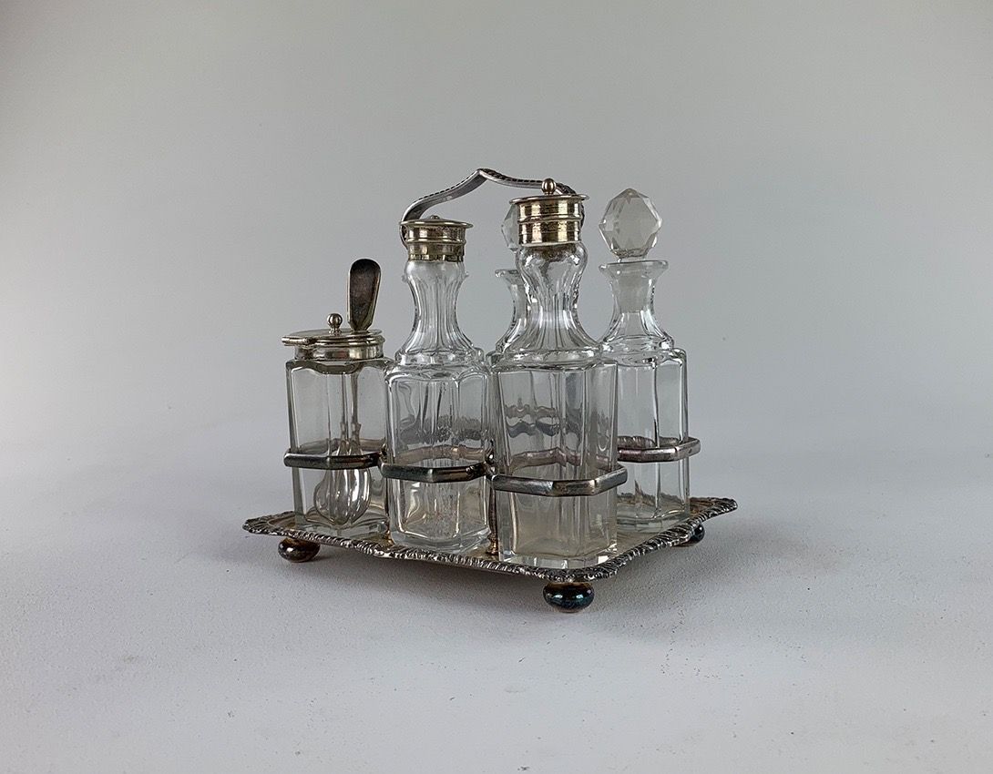 Foto Antique Menagerie Table Set