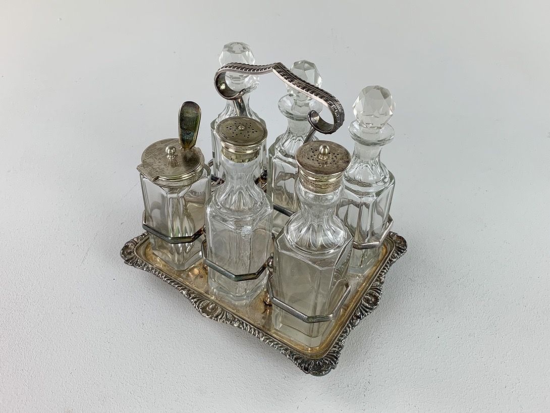 Foto Antique Menagerie Table Set