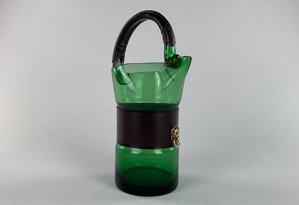 Foto Green Glass Carafe with Leather Cover and Handle