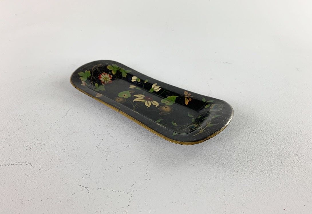 Foto Enamel Coated Tray Plate with Flowers Saxonia 1900