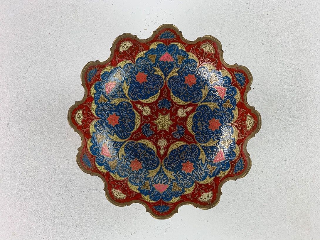 Foto Oriental Plate Colorful Chiseled Meander Edged Morocco 1940