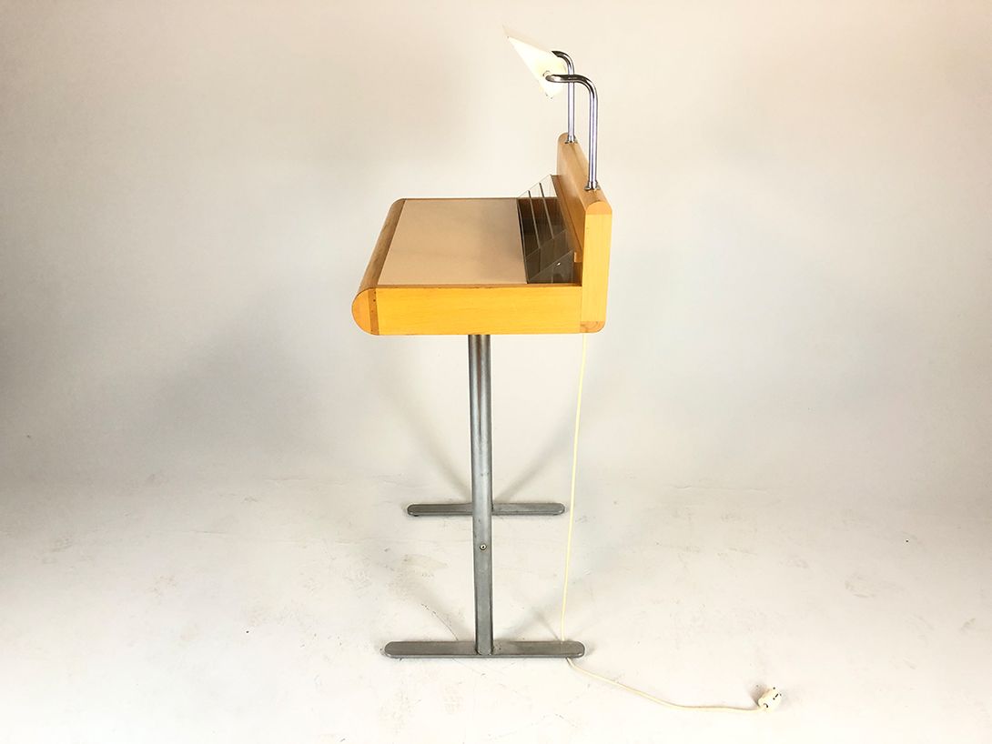 Foto Modern Standing Desk with Integrated Lamp h142x67x50