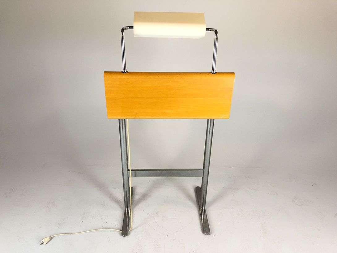 Foto Modern Standing Desk with Integrated Lamp h142x67x50