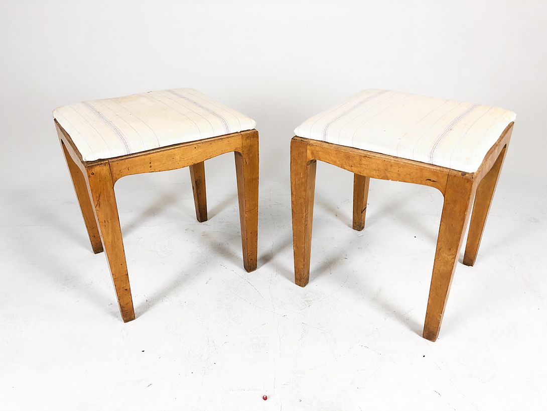 Foto Wooden Stool with Textile Top