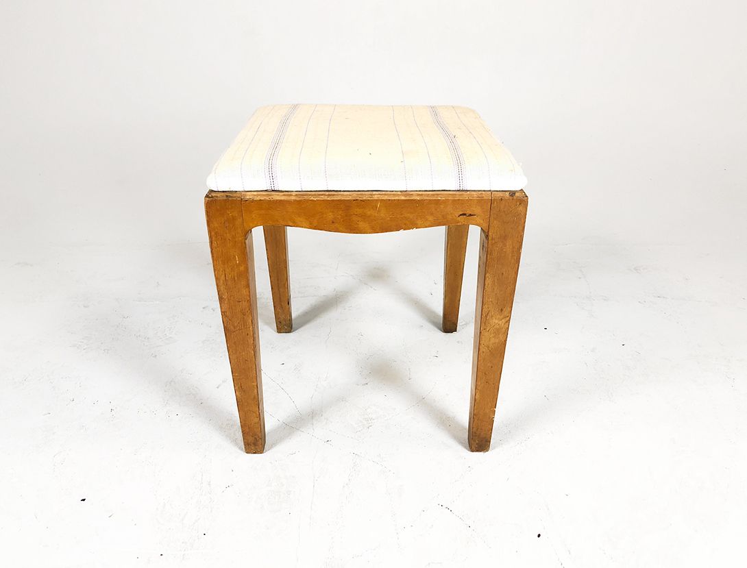 Foto Wooden Stool with Textile Top