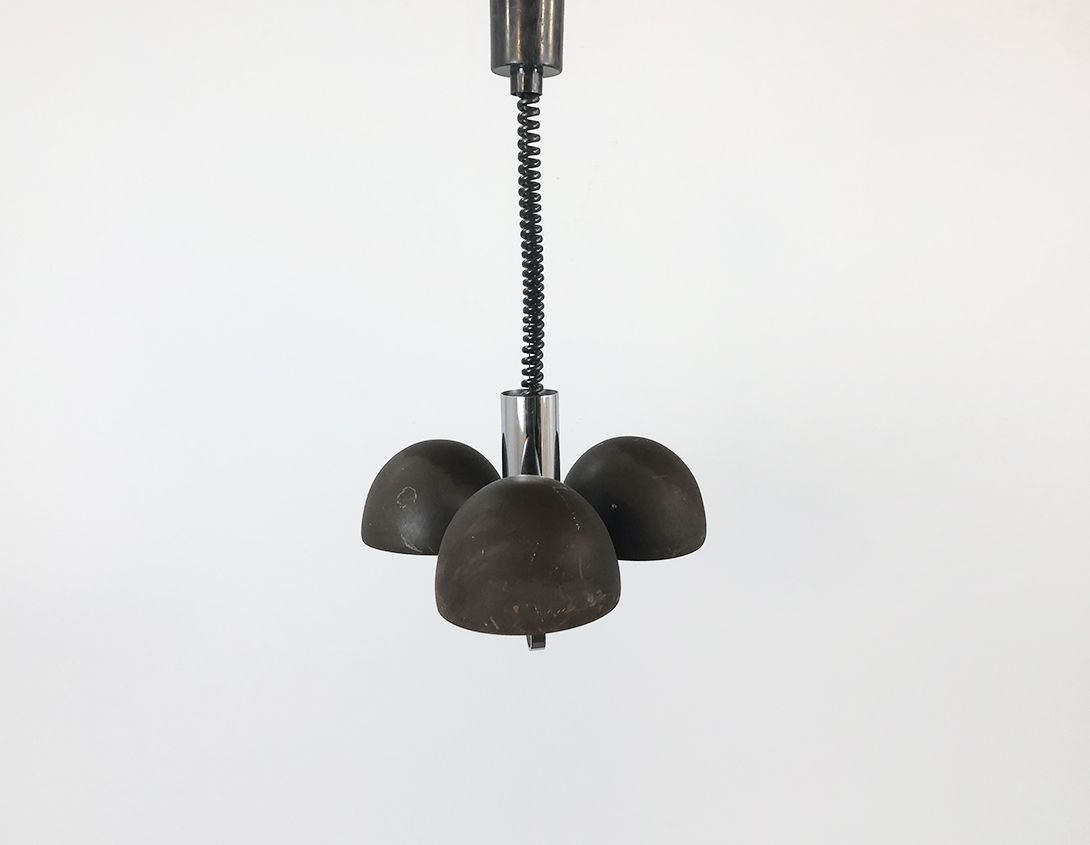 Foto Black Pendant Lamp with Three Bulbs and Curled Wire ø37