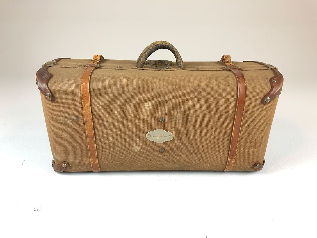 Foto Old Textile Suitcase France