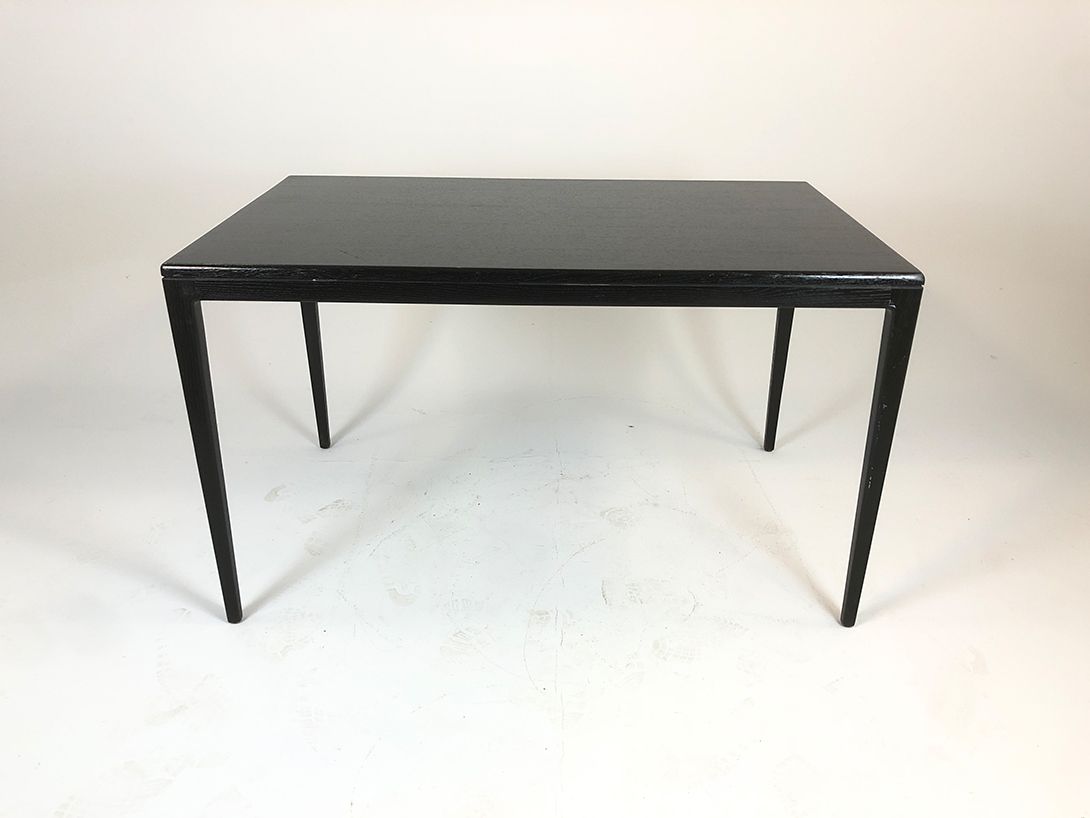 Foto Simple Shiny Black Wooden Table h75x130x79