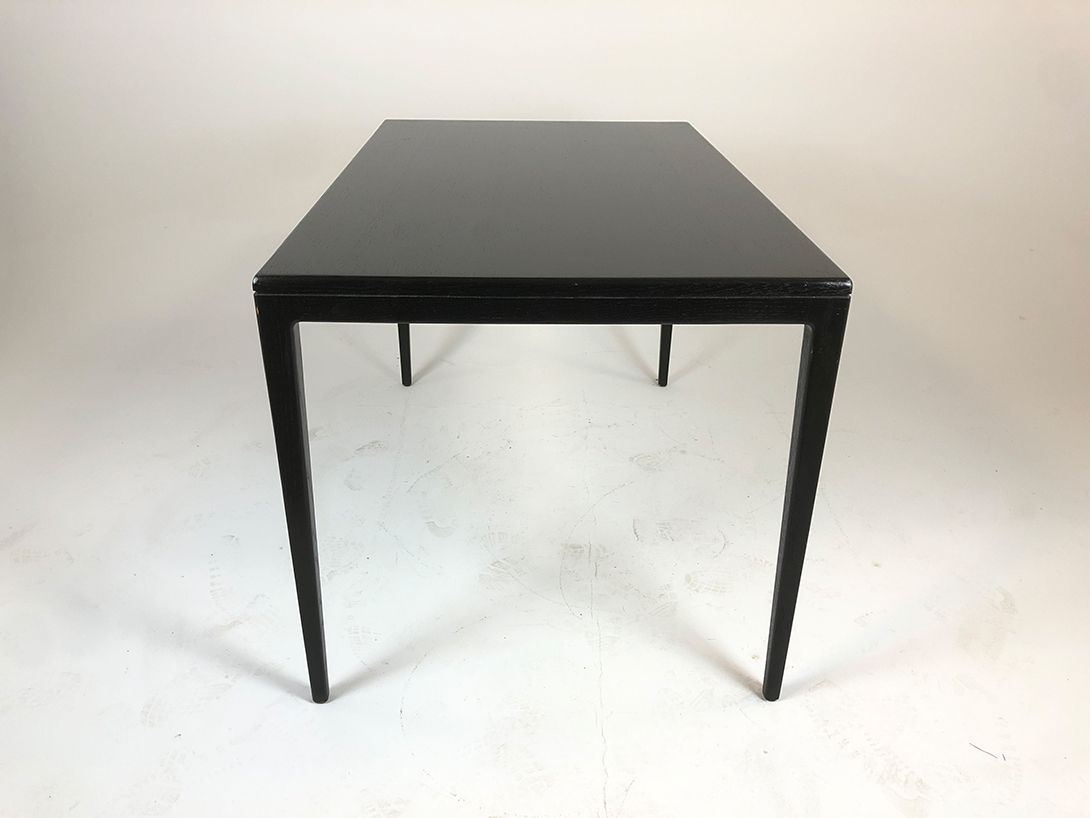 Foto Simple Shiny Black Wooden Table h75x130x79