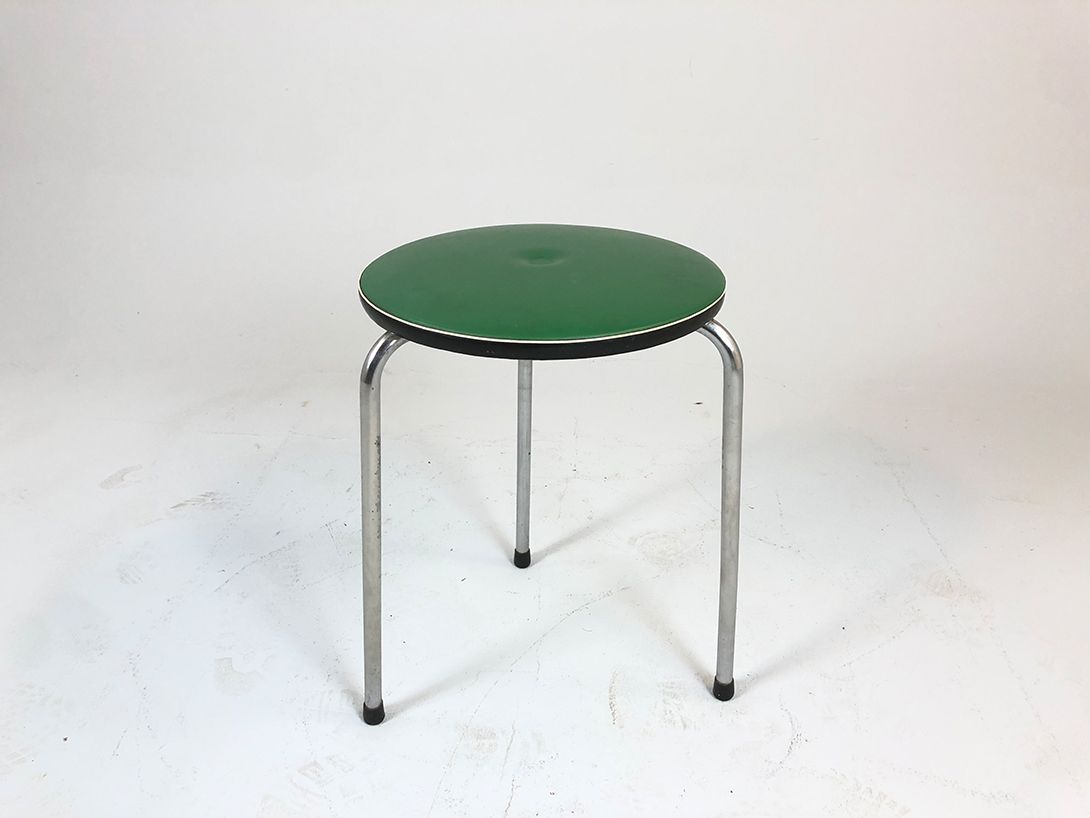 Foto Green Stool, Three Legged
