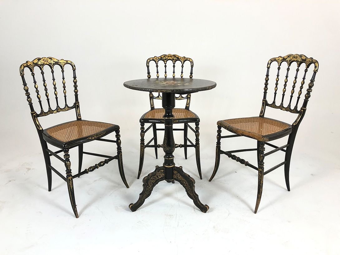 Foto Antique Black and Gold Chair