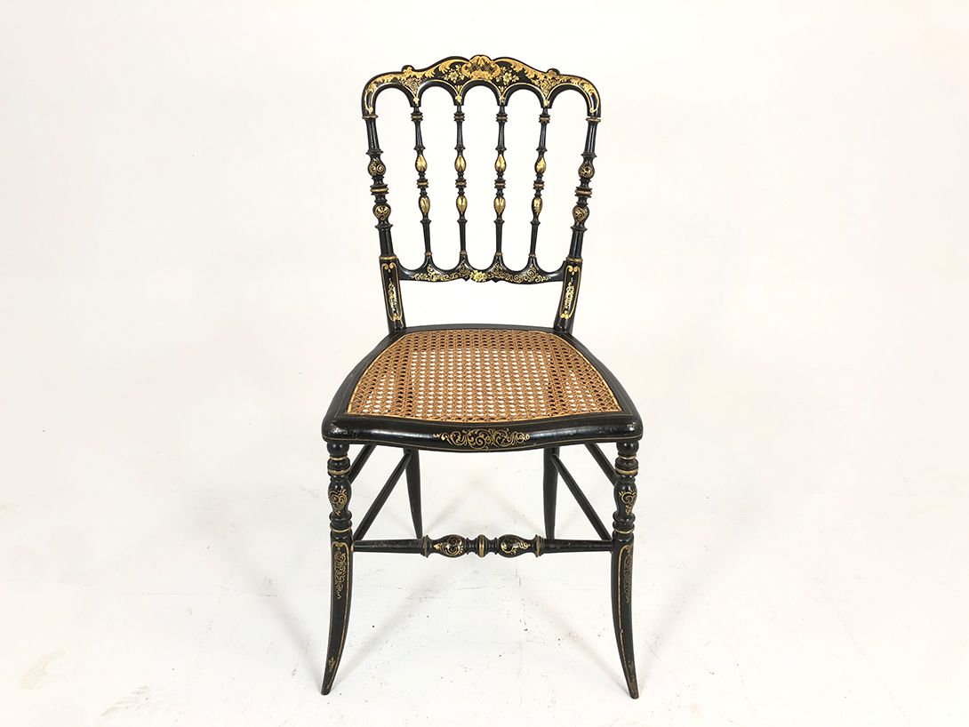 Foto Antique Black and Gold Chair