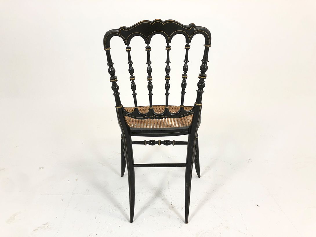 Foto Antique Black and Gold Chair